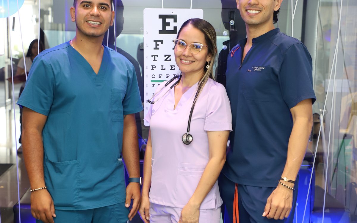 Equipo de profesionales de OTIKA Óptica: optometría y enfermería